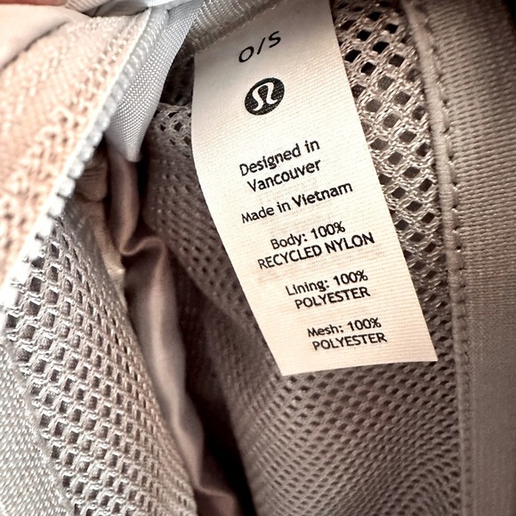 Lululemon Silver Wanderlust Belt Bag - NWOT - Picture 9 of 15